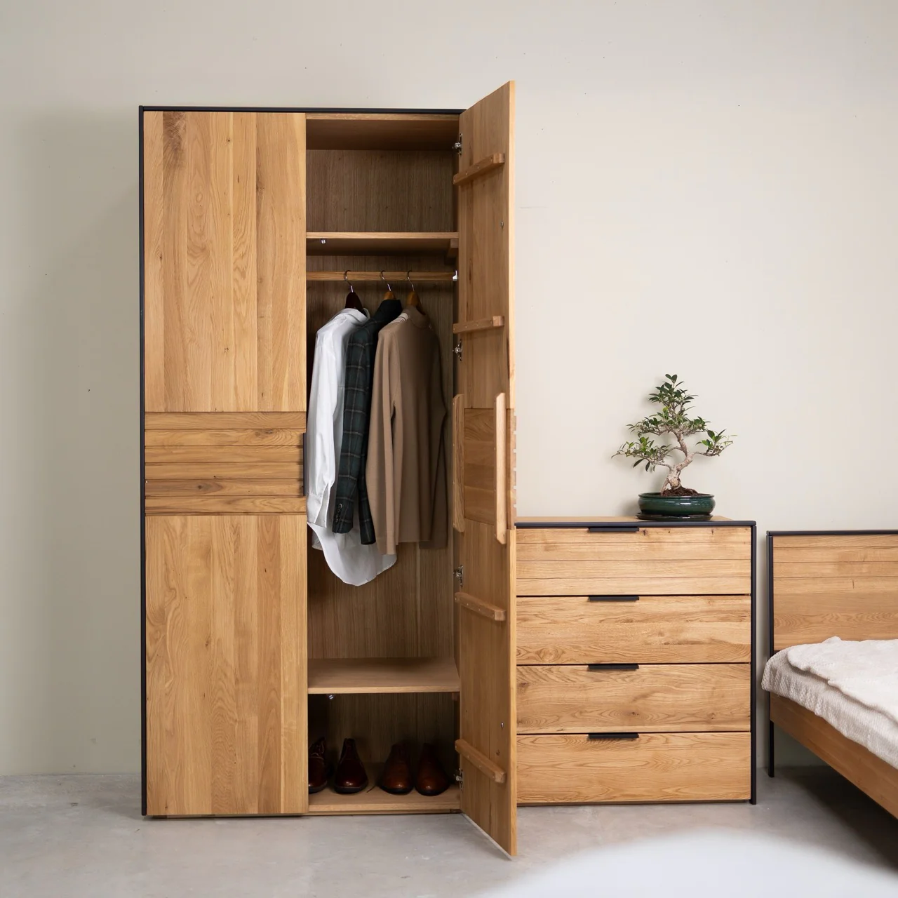 Armoire 2 portes en bois massif de chêne Runa - NordicStory - Image 6
