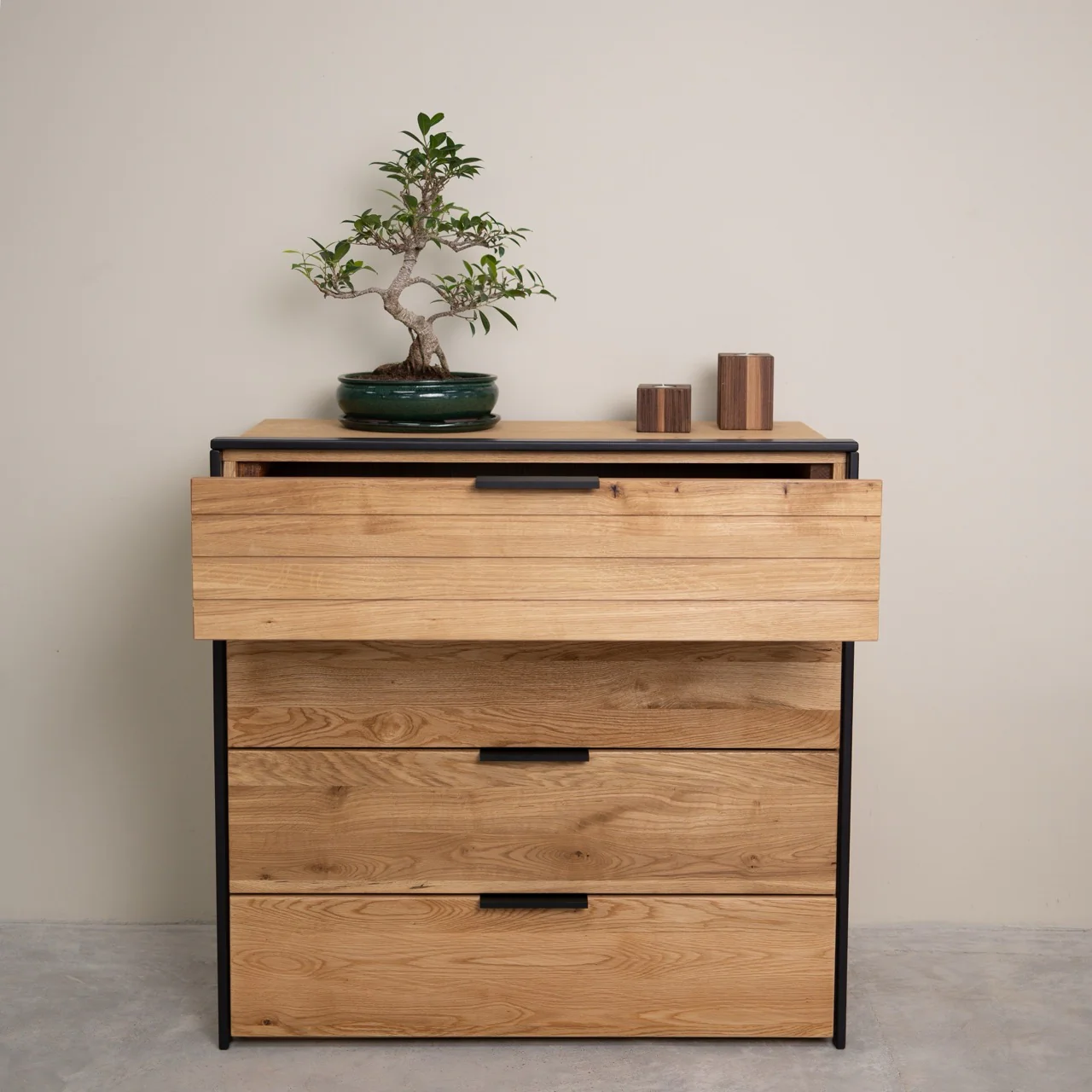 Commode en bois massif de chêne Runa –  NordicStory - Image 2