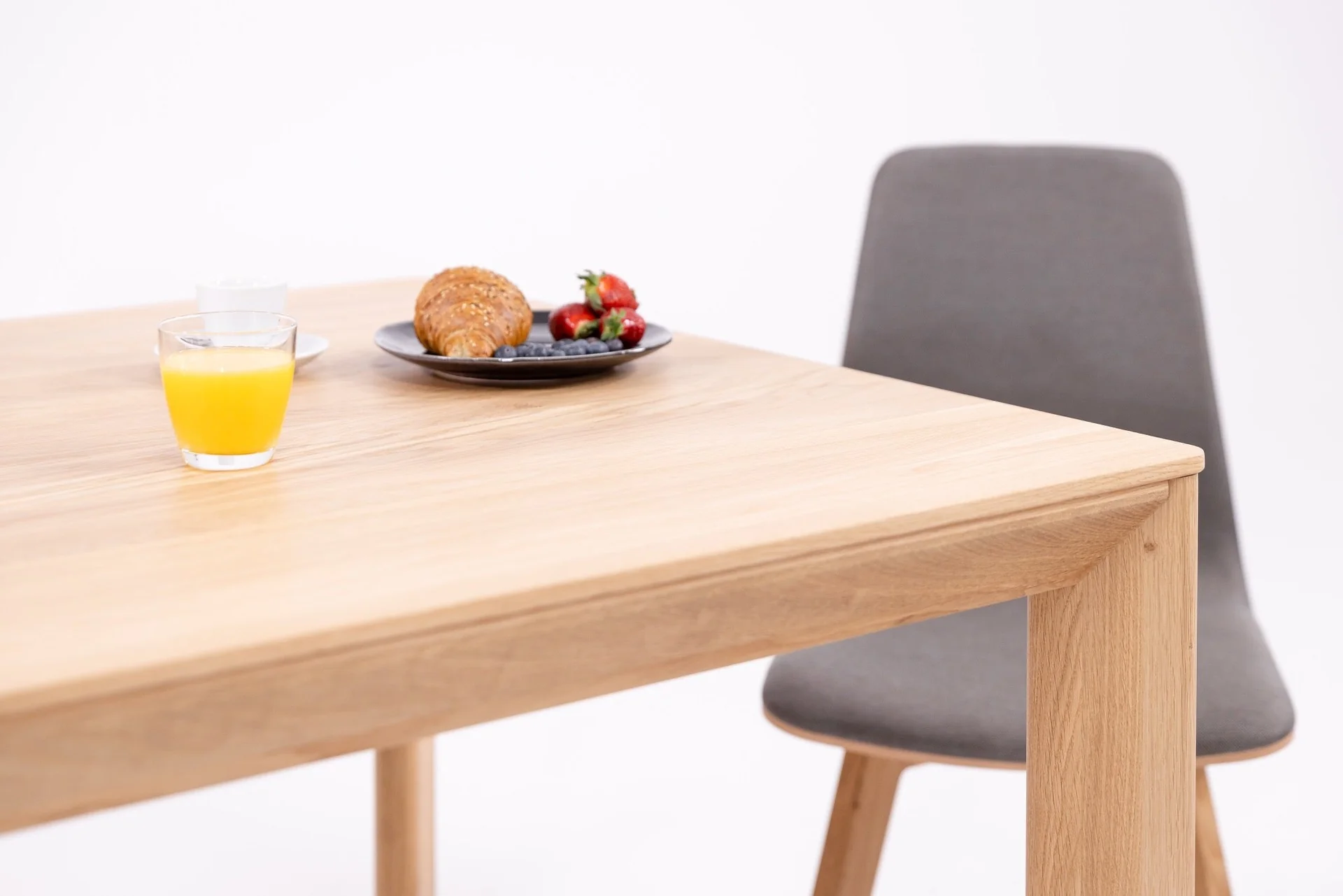 Table à manger extensible en bois massif DITA - KARPIS - Image 9