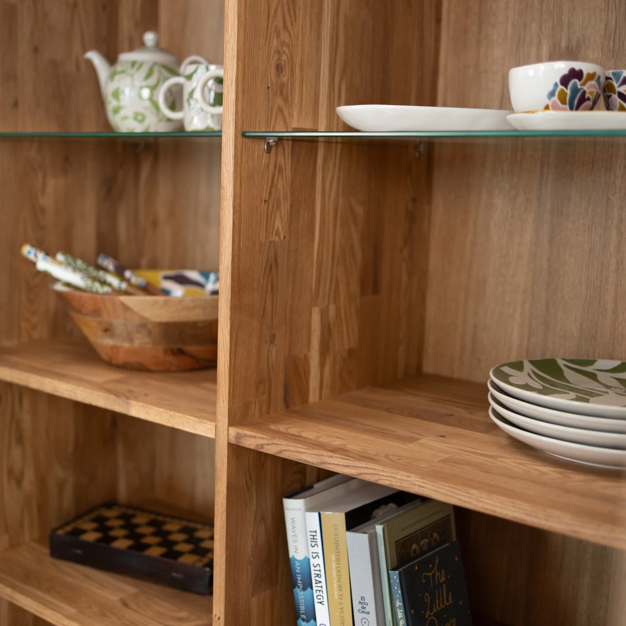 Buffet vitrine en bois massif de chêne Escandi 3 - NordicStory - Image 11