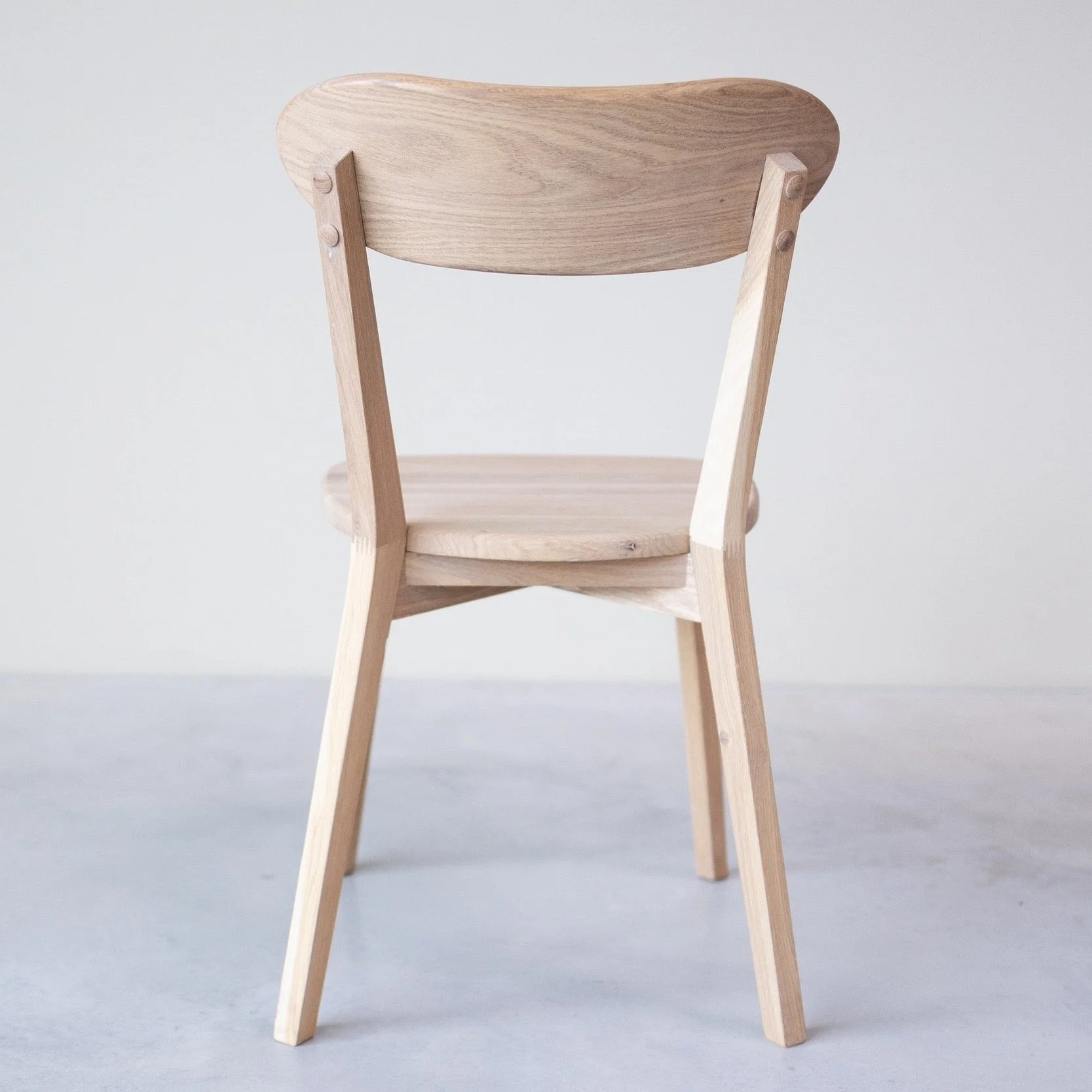 Chaise de salle à manger en bois massif de chêne Isku – Lot de 2 ou 4 chaises - NordicStory - Image 13