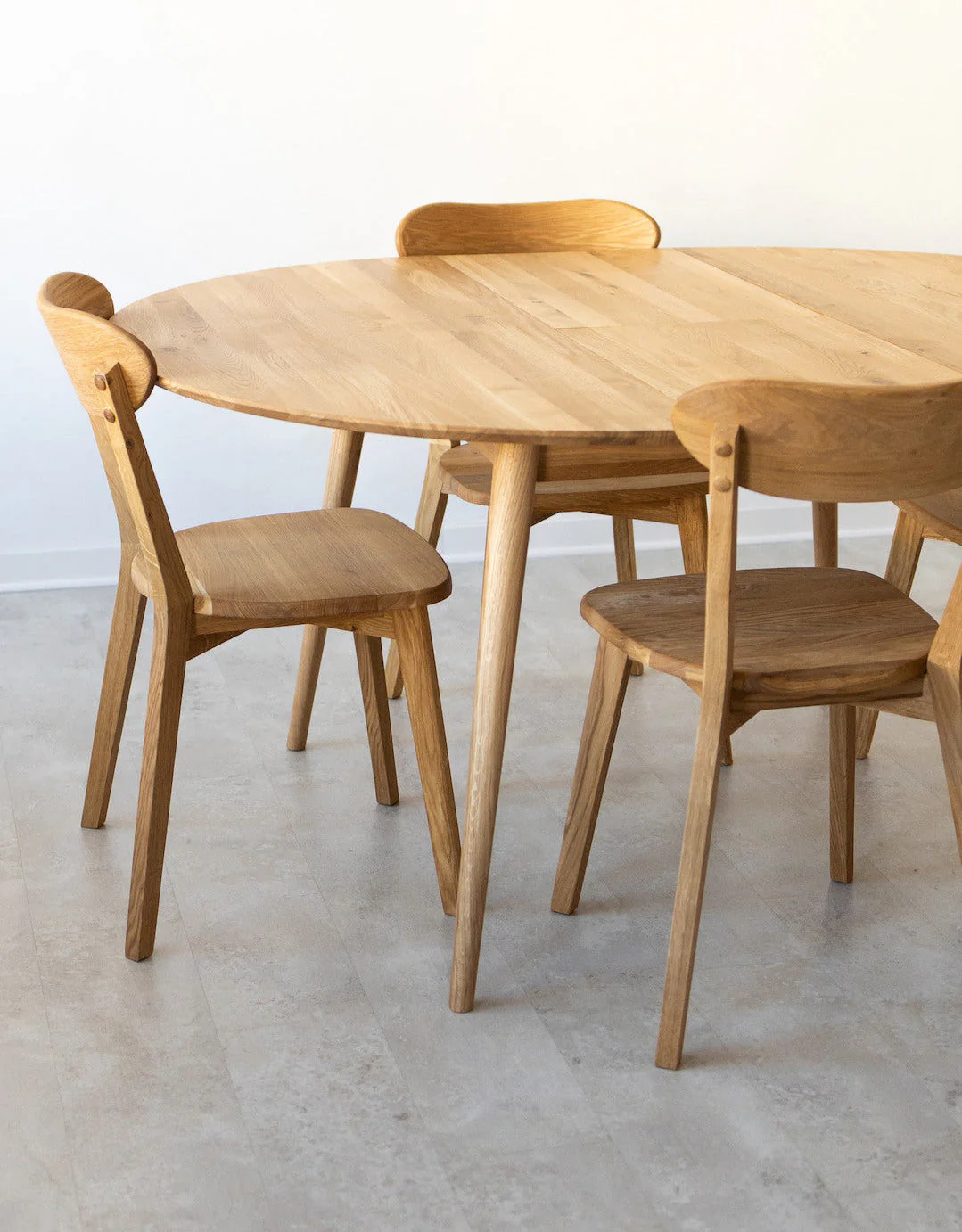 Chaise de salle à manger en bois massif de chêne Isku – Lot de 2 ou 4 chaises - NordicStory - Image 6