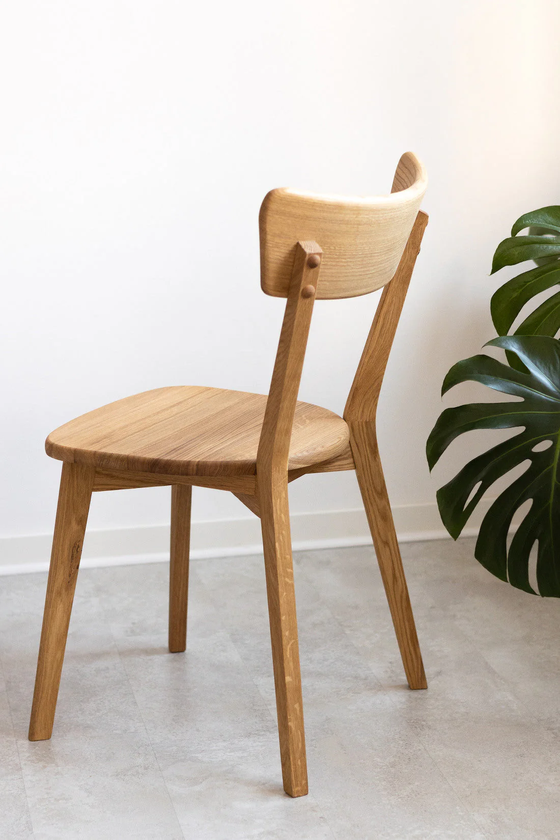 Chaise de salle à manger en bois massif de chêne Isku – Lot de 2 ou 4 chaises - NordicStory - Image 7