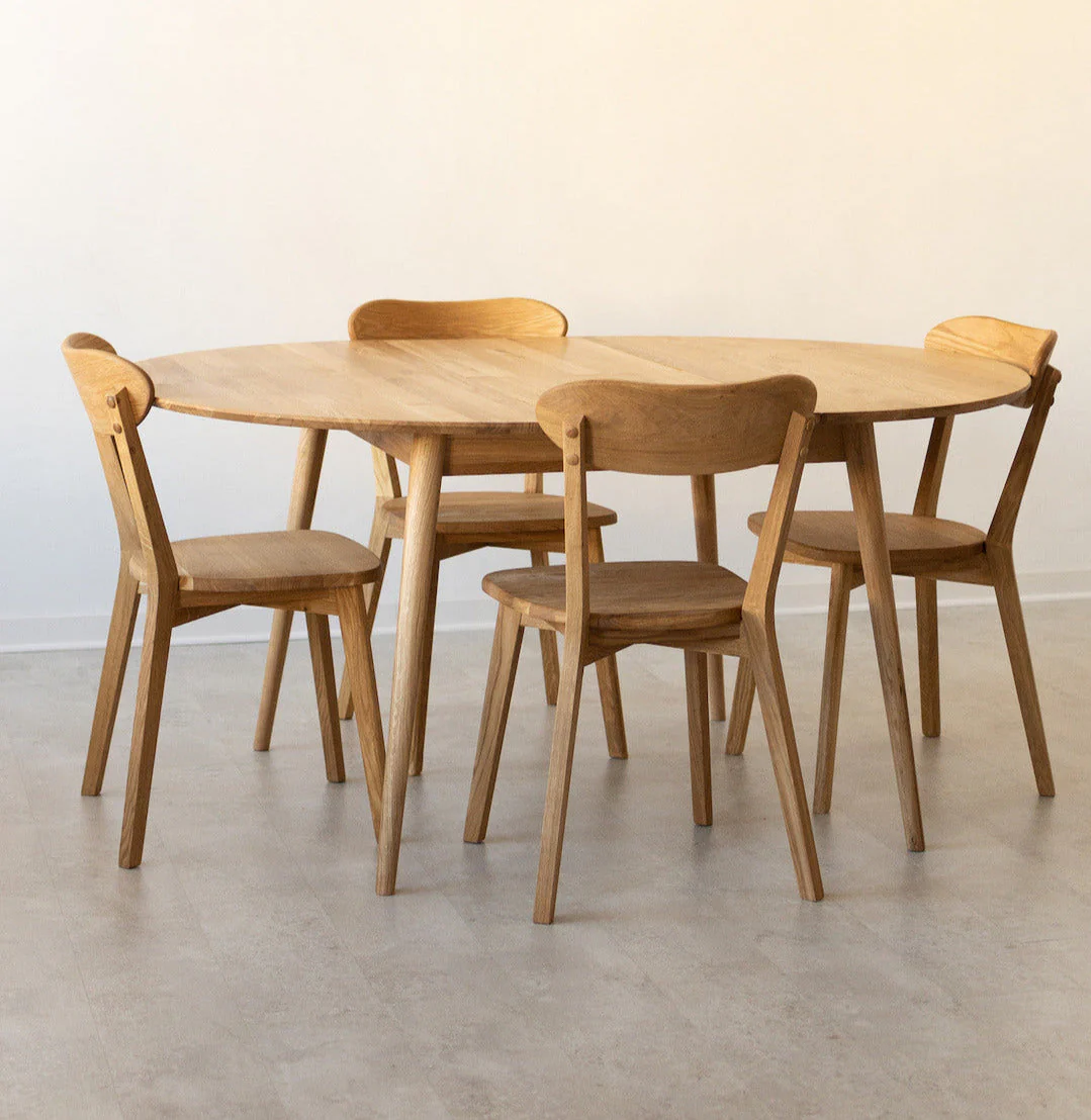 Chaise de salle à manger en bois massif de chêne Isku – Lot de 2 ou 4 chaises - NordicStory - Image 9