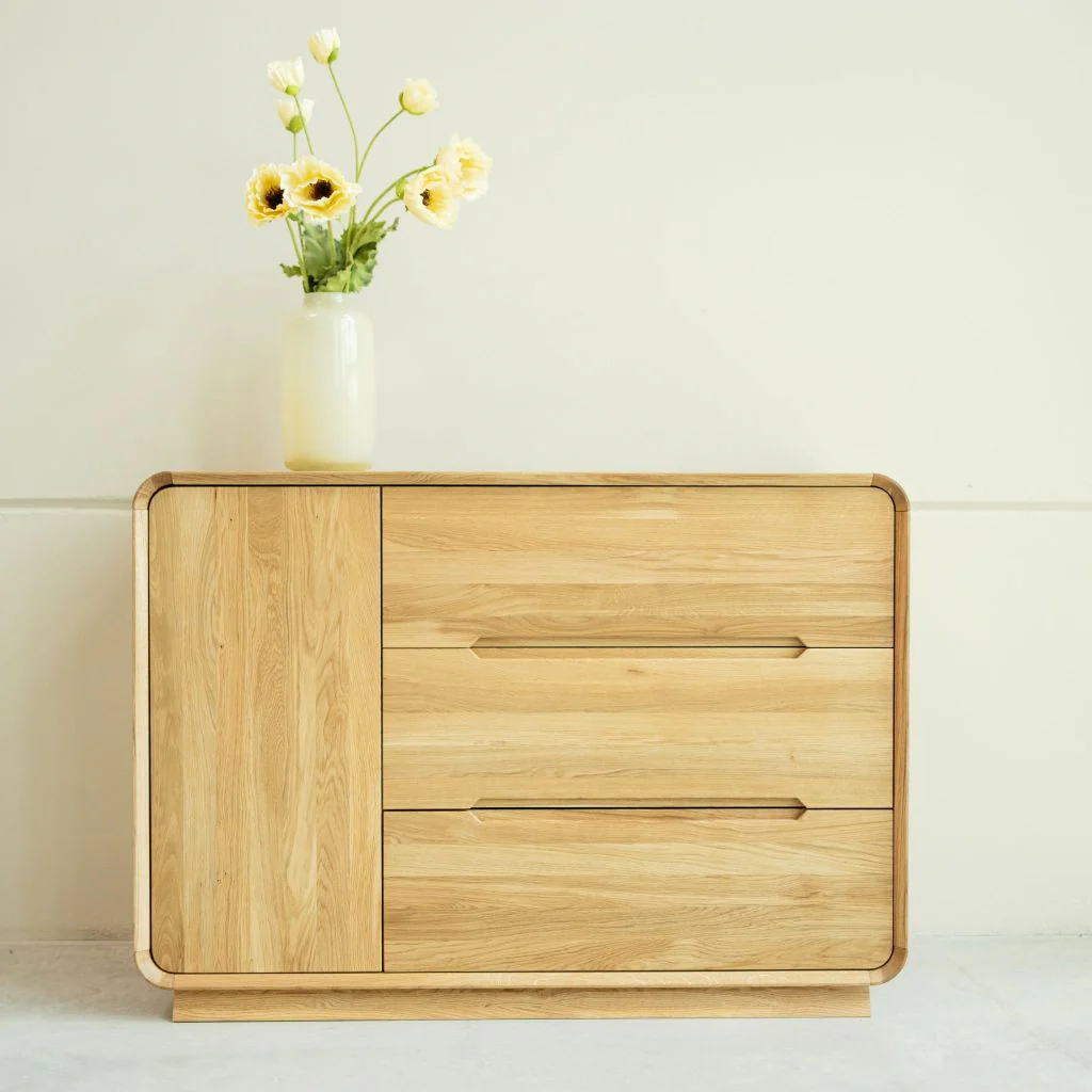 Commode en bois massif de chêne Alina – NordicStory