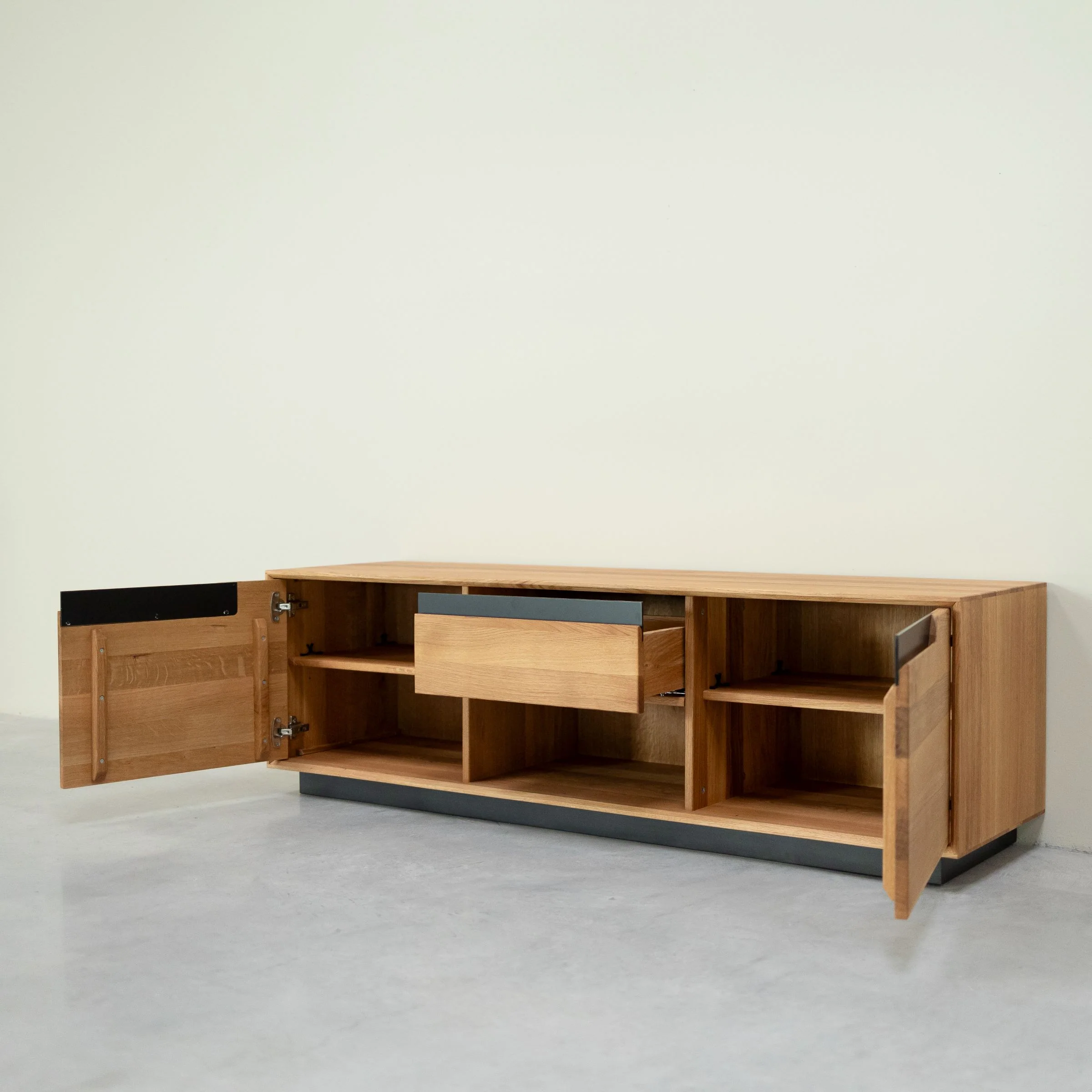 Meuble TV en bois massif de chêne Bremen - NordicStory - Image 7