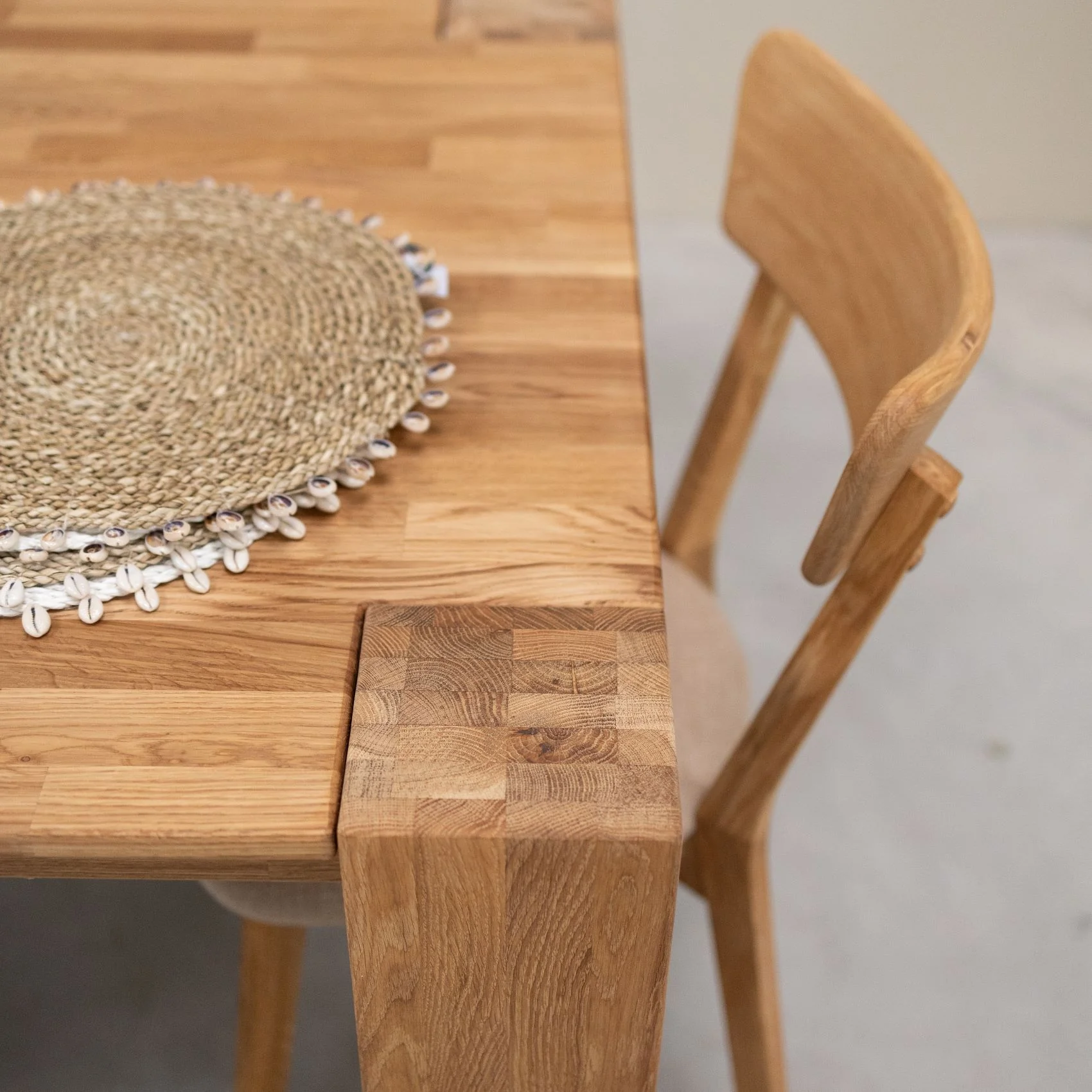 Table à manger en bois massif de chêne Mauritz 3 - NordicStory - Image 4