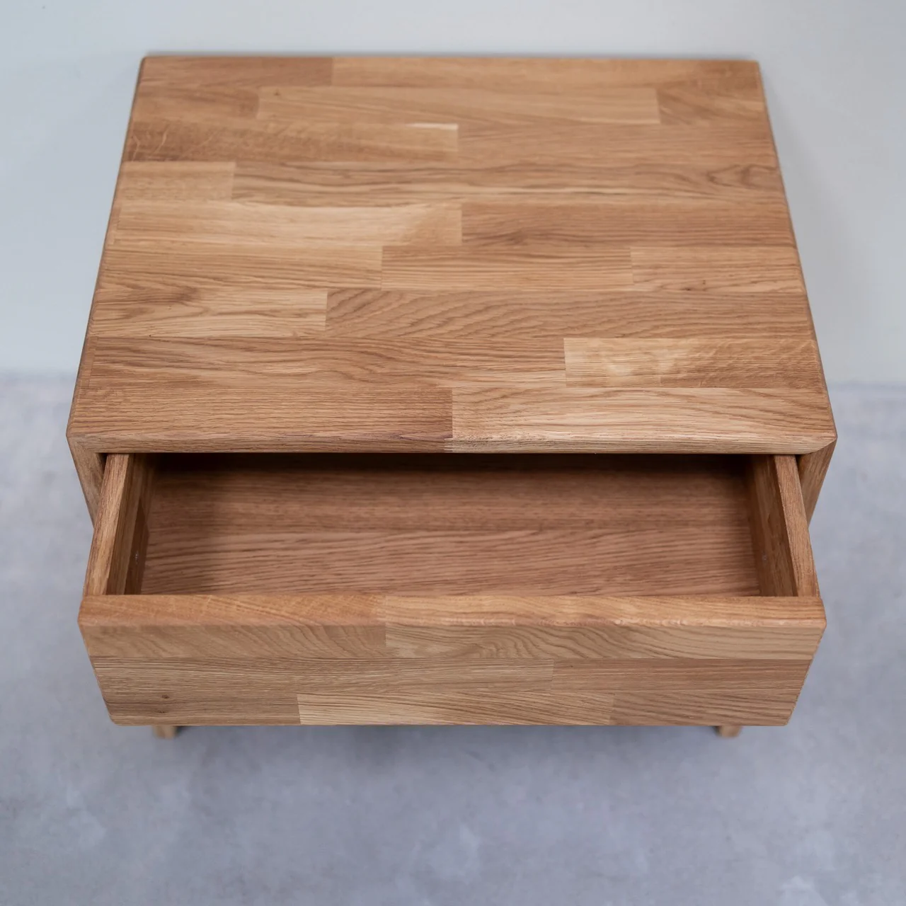 Table de chevet en bois massif de chêne Judith - NordicStory - Image 4