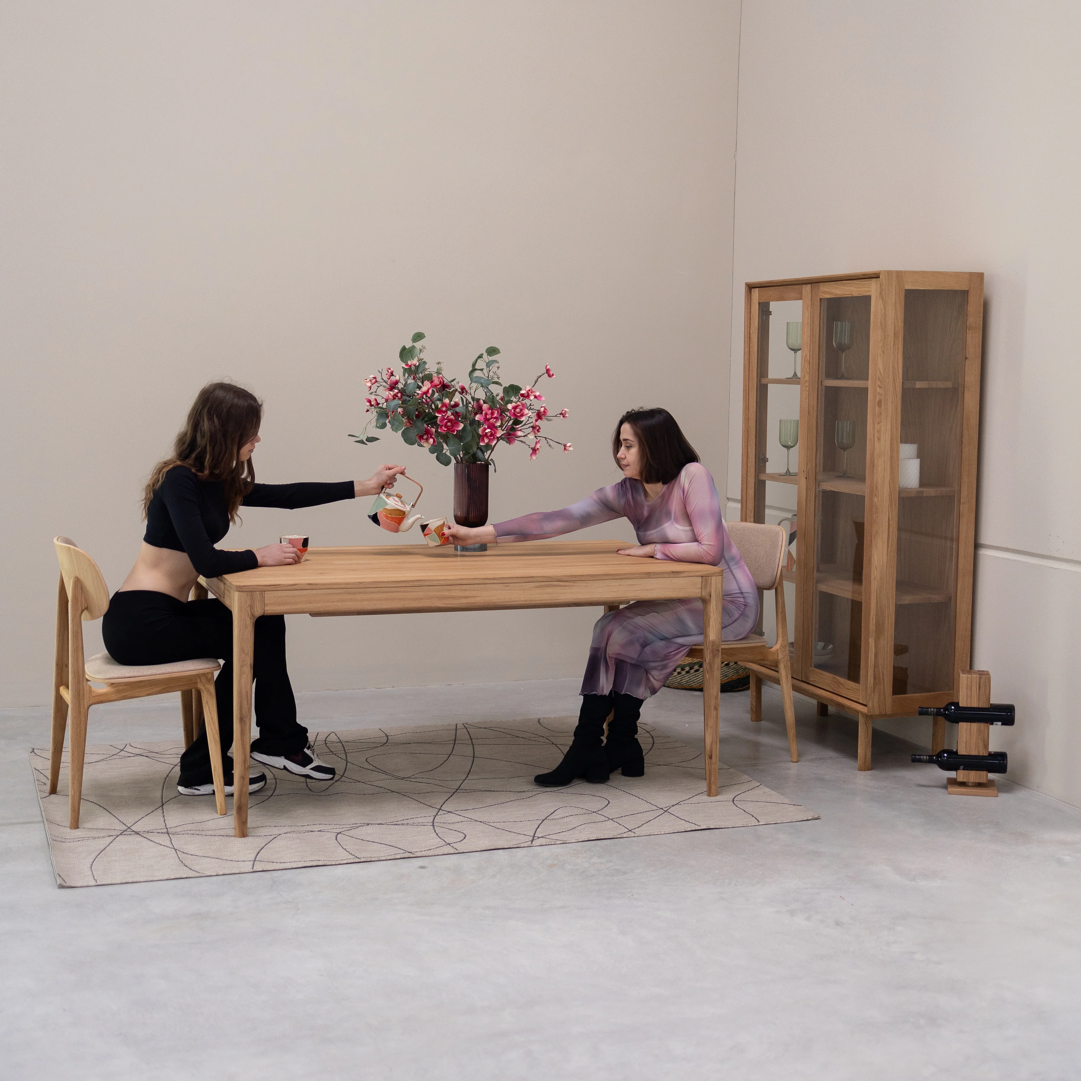 Table à manger extensible en bois massif de chêne Bergamo - NordicStory - Image 12