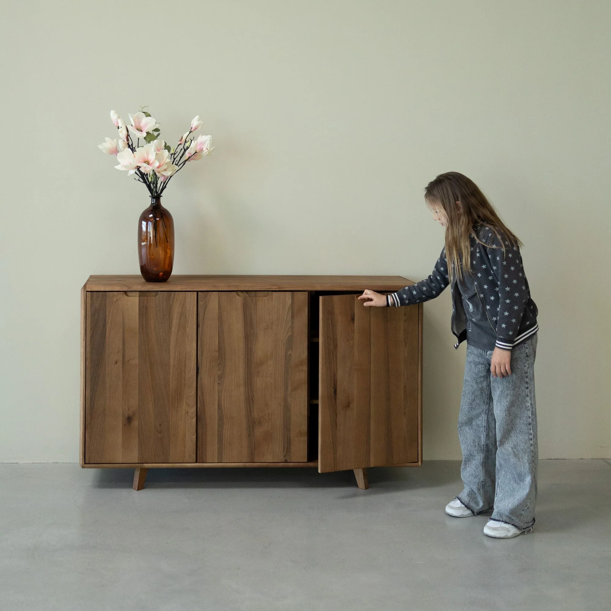 Buffet commode 3 portes en bois massif Suède 3 – VESKOR - Image 3