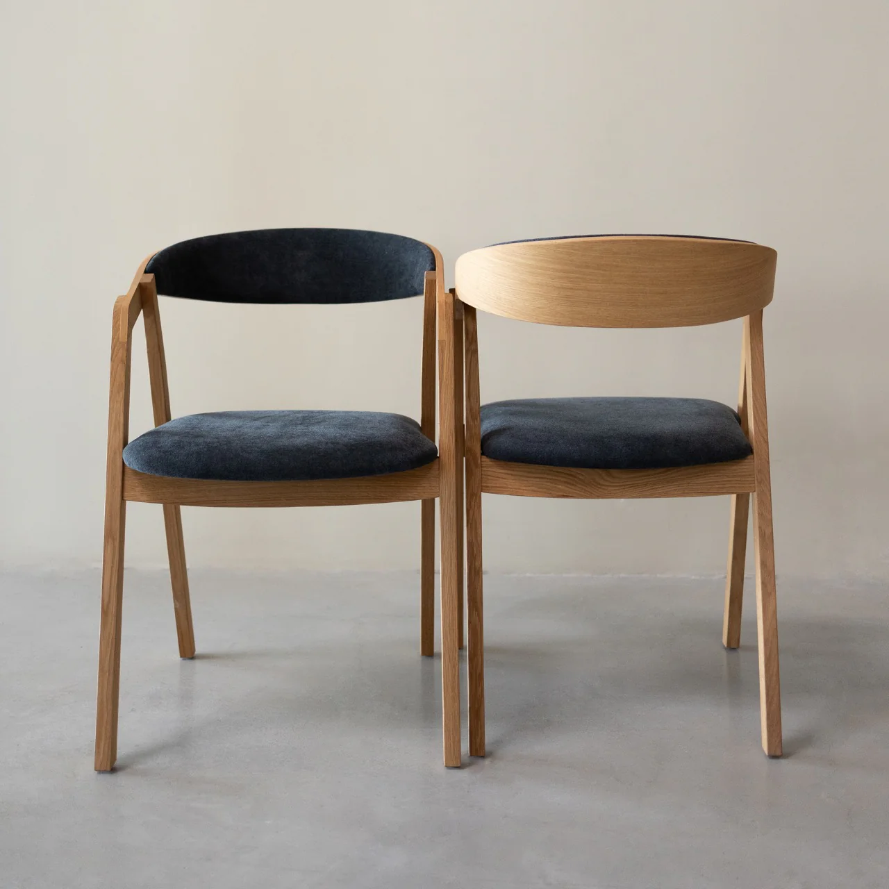 Chaise en bois massif de chêne Knut, revêtement Beige/Gris Anthracite - Lot de 2 ou de 4 chaises - VESKOR - Image 3
