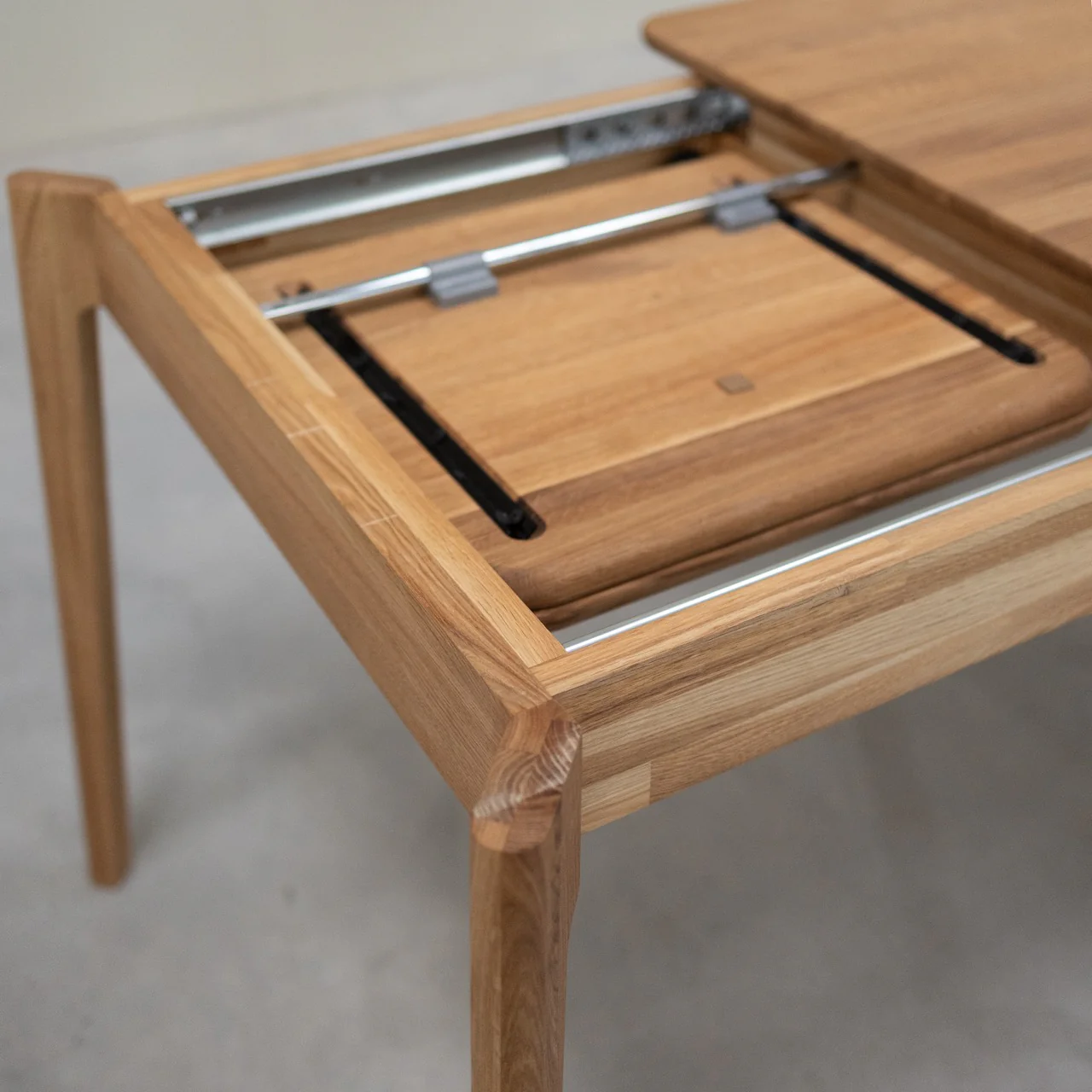 Table à manger rectangulaire extensible en bois massif de chêne Astrid - VESKOR - Image 4