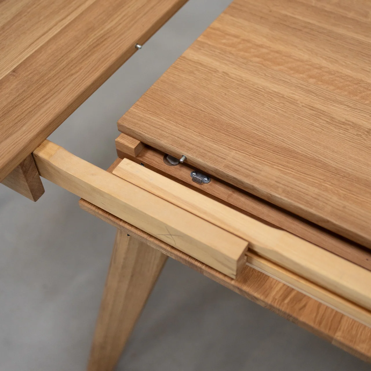 Table à manger ronde extensible en bois massif de chêne Léa - VESKOR - Image 11
