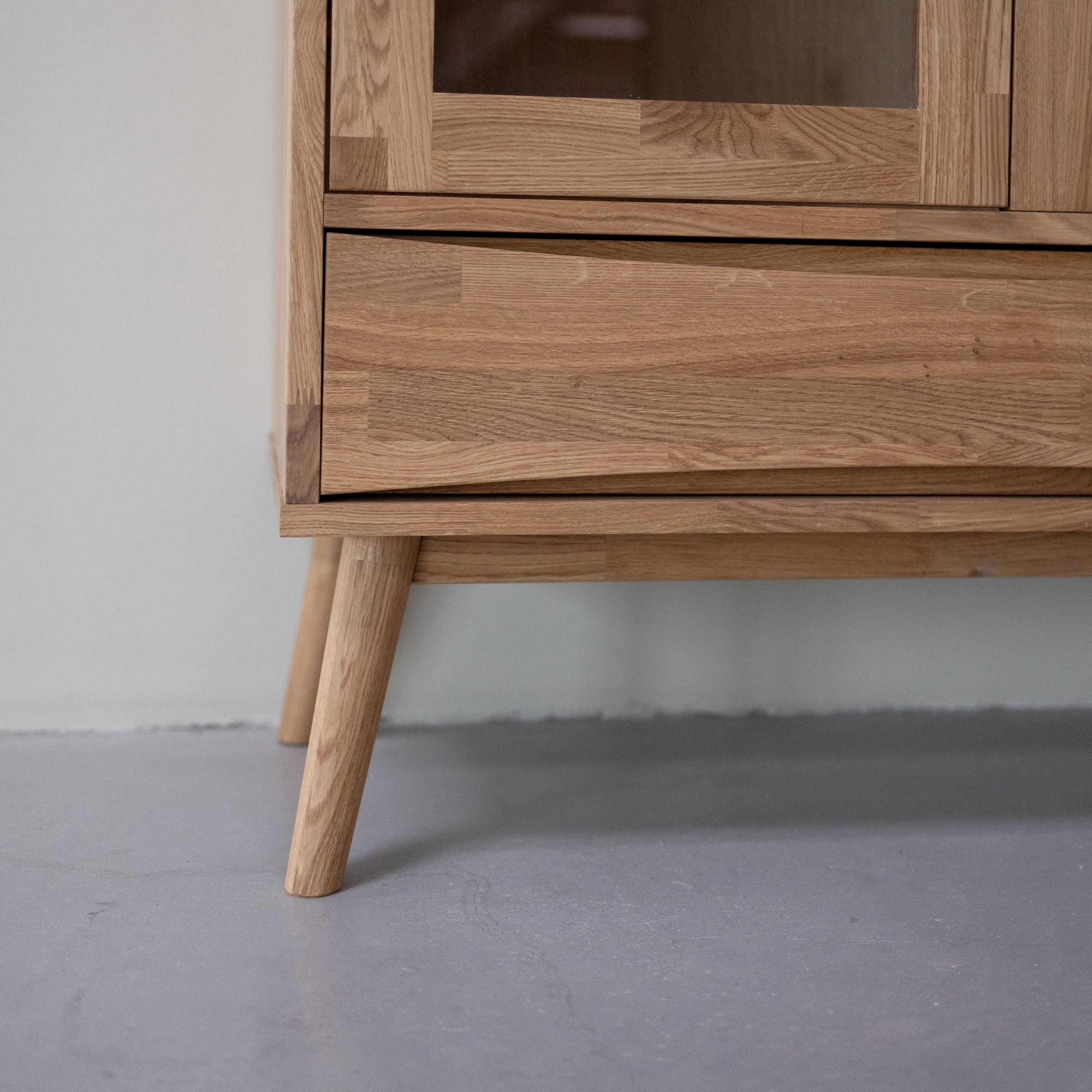 Vitrine en bois massif de chêne Malmo - VESKOR - Image 4